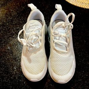 Little kids NIKE air max 270 EUC